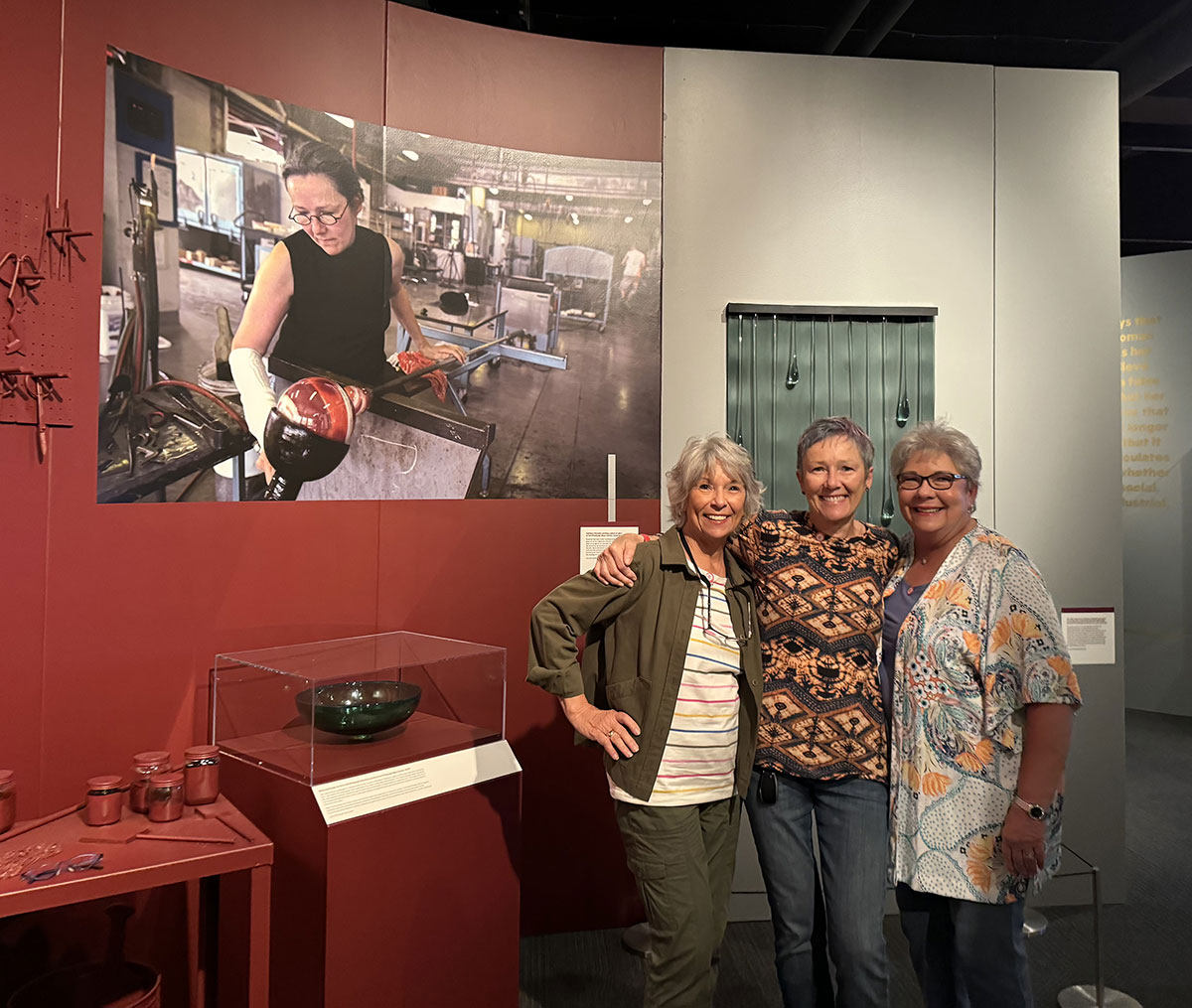 Elaine Netis, Kathleen Mulcahy, Nina Anuario
